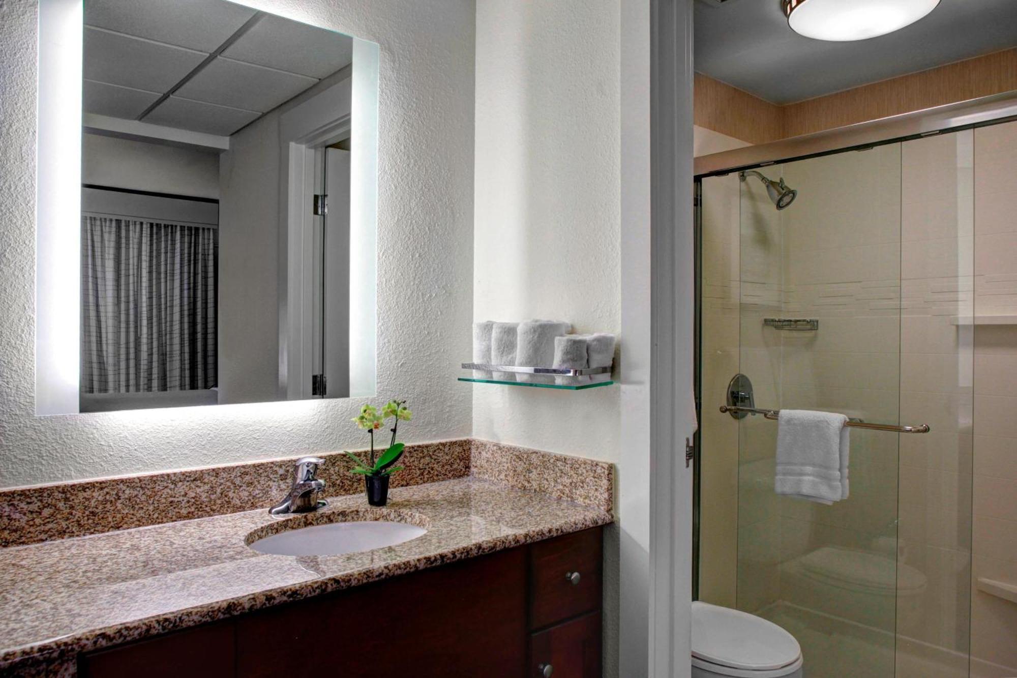 Residence Inn By Marriott Cleveland Downtown Bagian luar foto