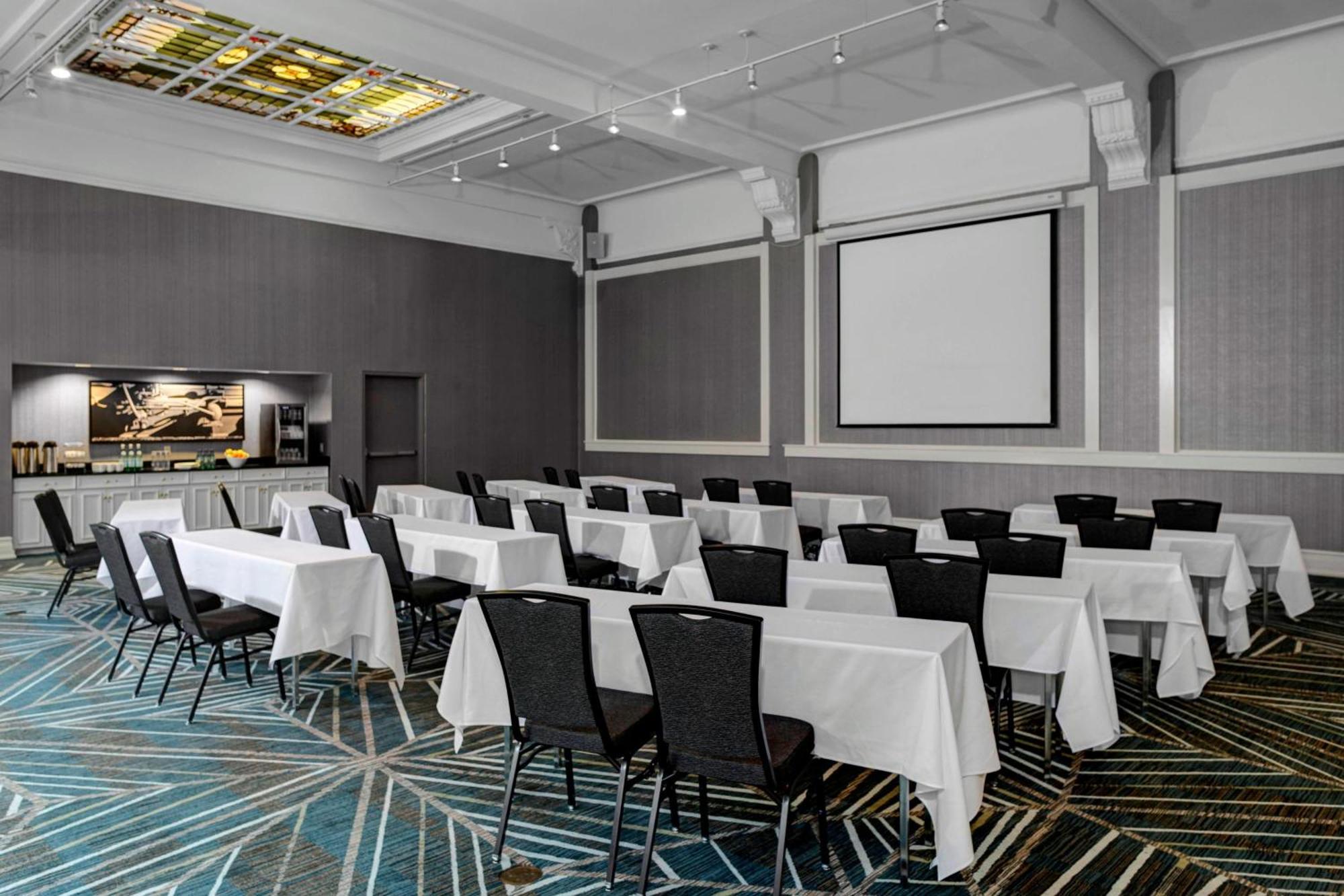 Residence Inn By Marriott Cleveland Downtown Bagian luar foto